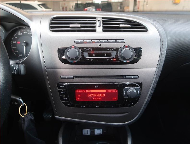 Seat Leon (2010) 2.0 TDI FR, Tempomat - fotka 12 z 16