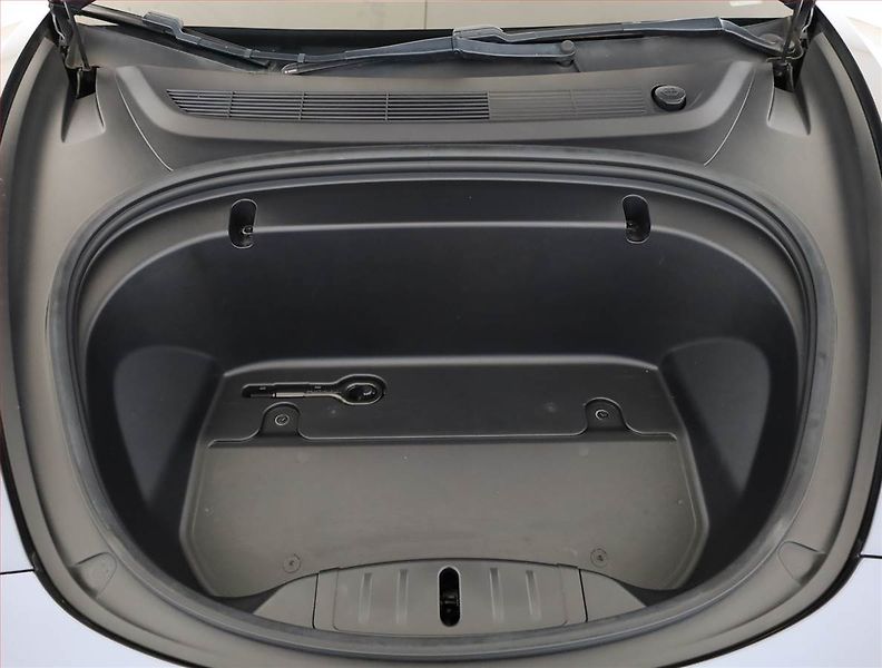 Tesla Model 3 (2019) Long Range 4WD 78kWh, SoH 85% - fotka 17 z 21