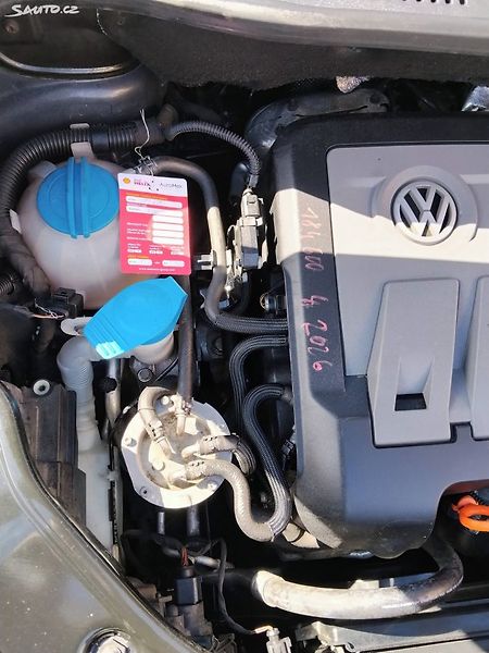 Volkswagen Touran (2011) - fotka 15 z 27