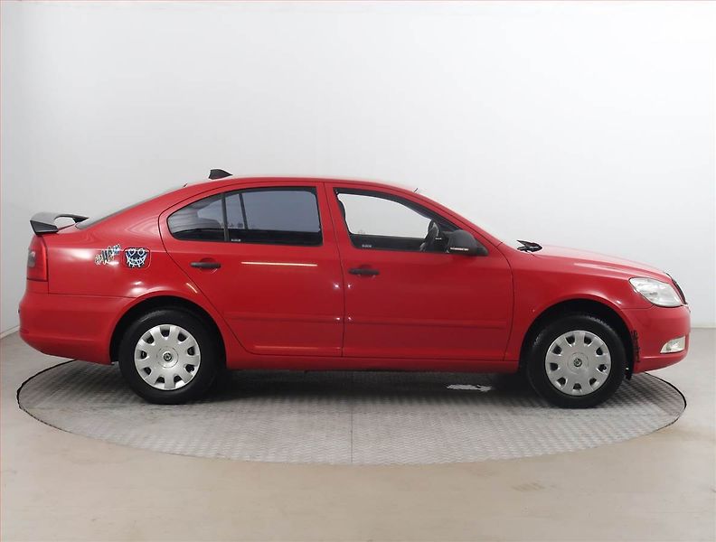 Škoda Octavia (2009) Ambiente 1.6, nová STK - fotka 6 z 15