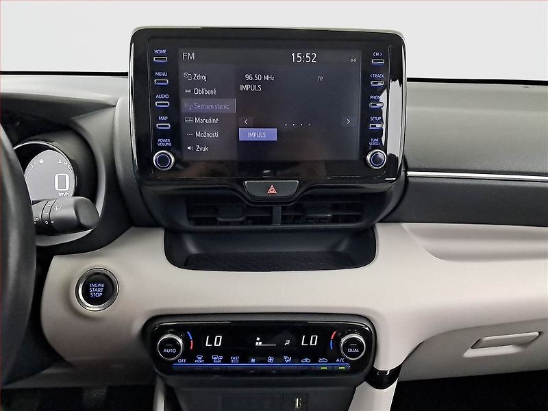 Toyota Yaris (2020) 1.5 VVT-i, Kůže, Tempomat - fotka 12 z 16