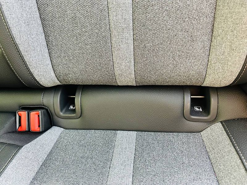 Škoda Octavia Combi Top Selection 2,0 TDI/11 - fotka 24 z 35