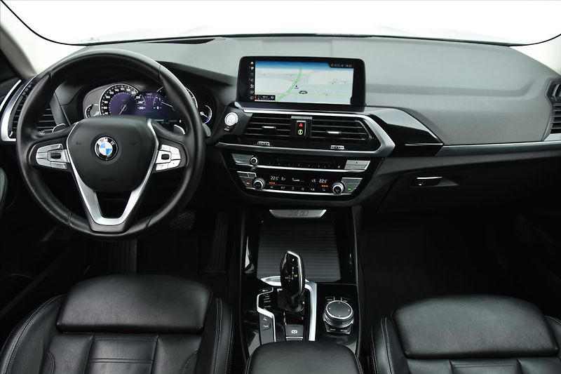 BMW X3 xDrive 20d 140kW XLine HEAD-UP - fotka 13 z 26