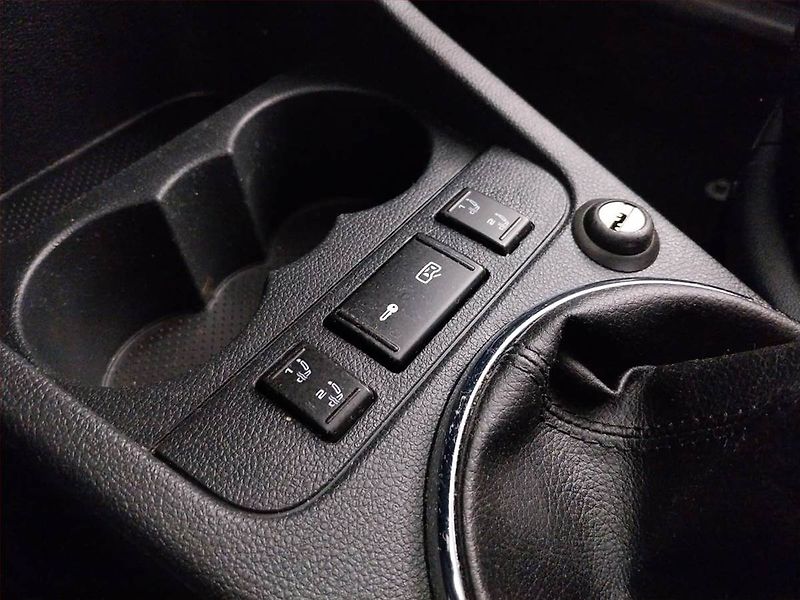Škoda Fabia (2012) Ambition 1.6 TDI, Serv.kniha - fotka 19 z 20
