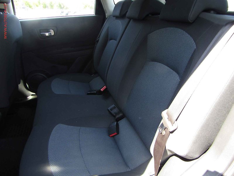 Nissan Qashqai (2013) 1.6i, 1.maj,ČR, Klima - fotka 10 z 14