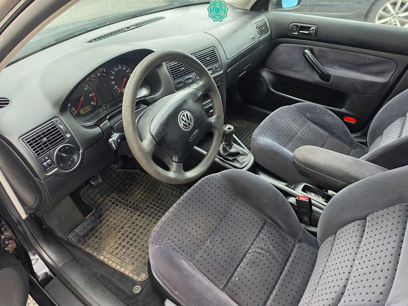 Volkswagen Golf (1999) 1.4 i Nová STK - fotka 8 z 18