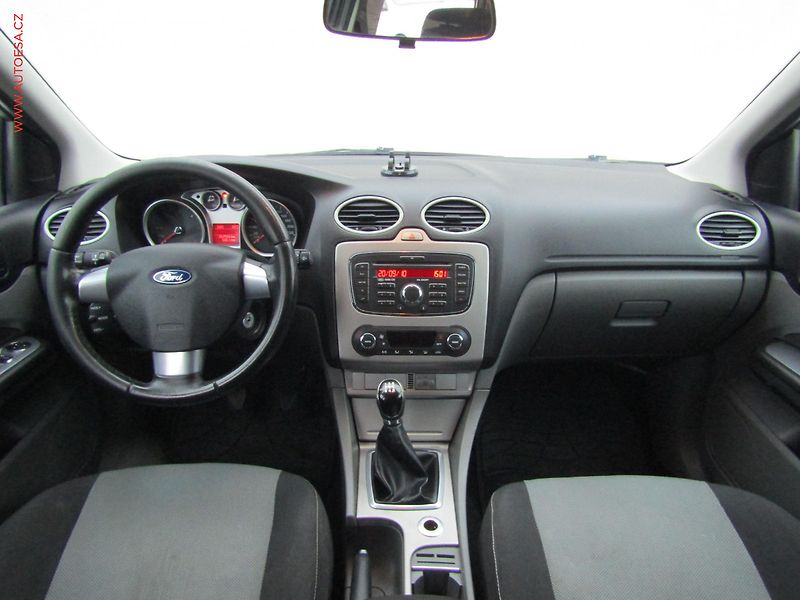 Ford Focus (2010) 1.6TDCi, 2.maj, Klima - fotka 8 z 15