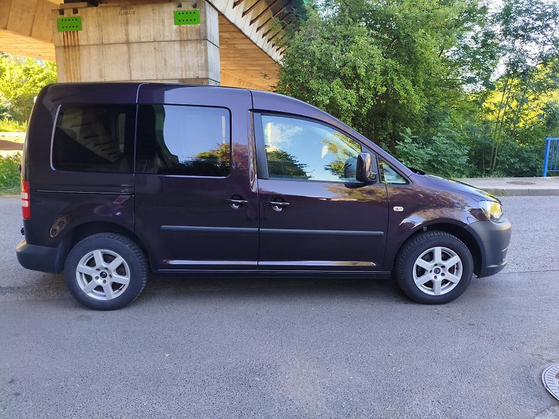 Volkswagen Caddy (2012) 1,2 TSI Trend 7 míst - fotka 5 z 30