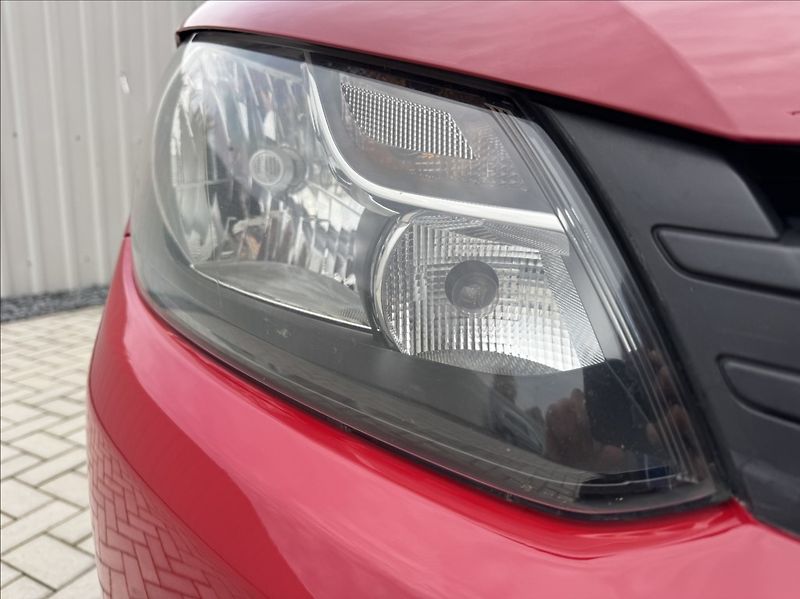 Volkswagen Caddy 1,6 TDI MAXI 7míst Webasto - fotka 9 z 50
