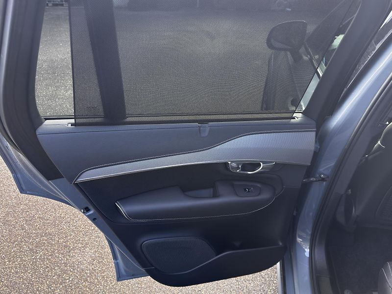 Volvo XC90 B5 AWD(nafta) R-DESIGN+ kola  - fotka 18 z 39