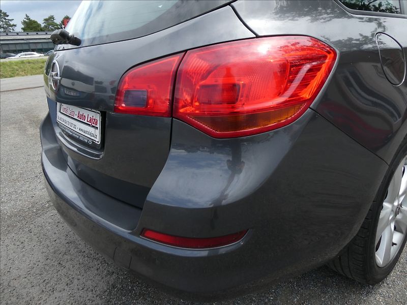 Opel Astra 1,4 88kW 2x kola, 2.majitel - fotka 9 z 38