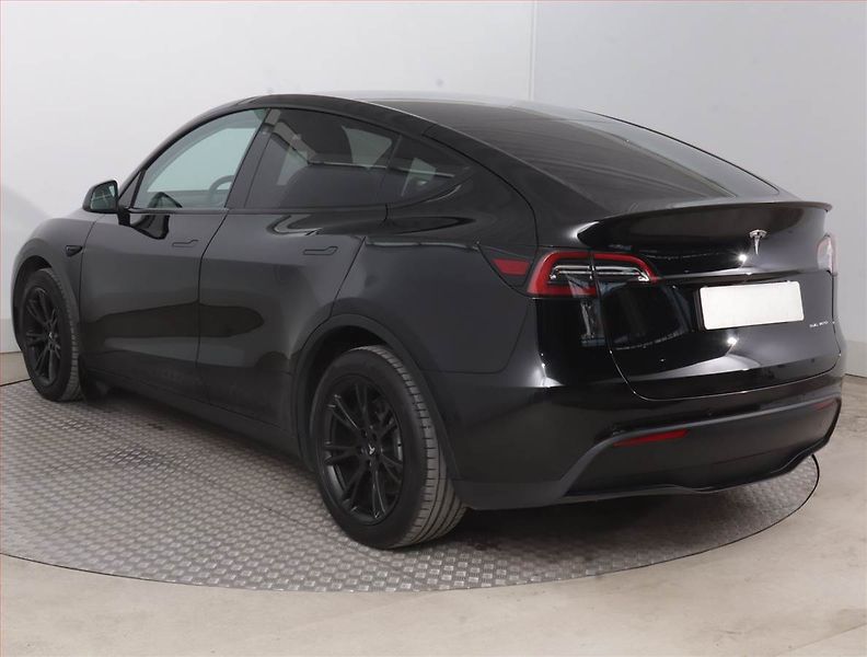 Tesla Model Y (2021) Long Range AWD 75kWh, SoH 92% - fotka 4 z 21