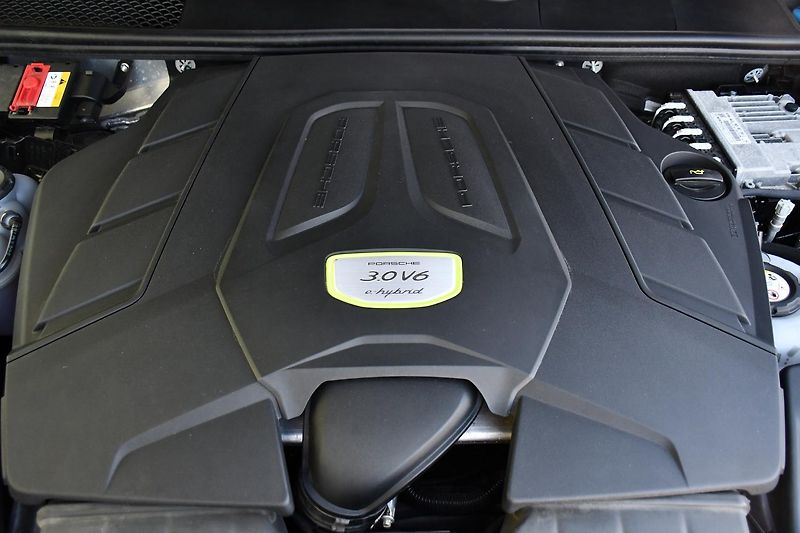 Porsche Cayenne 3.0E-REZERVACE - fotka 48 z 50