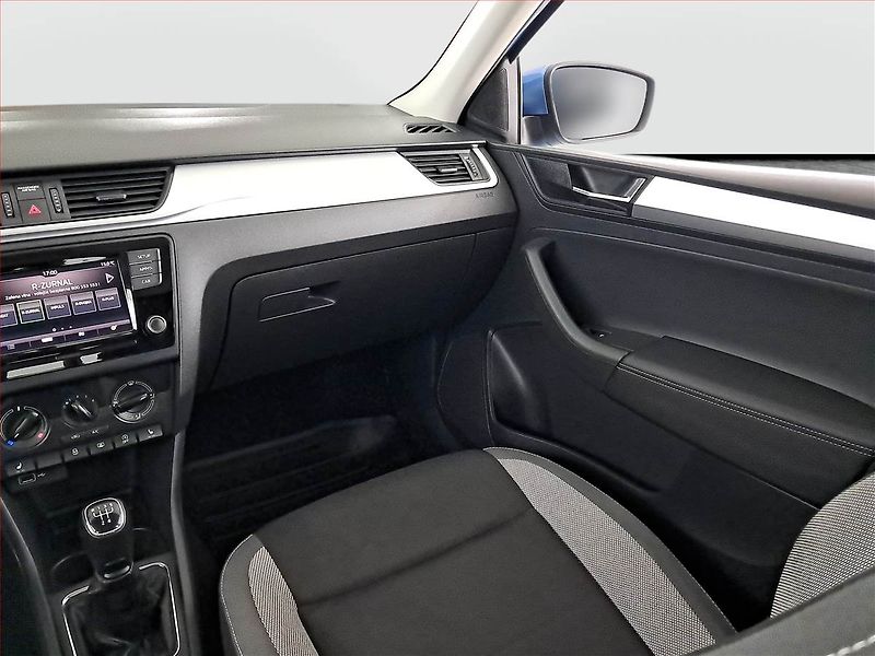 Škoda Rapid (2019) 1.0 TSI, Park. senzory - fotka 8 z 17