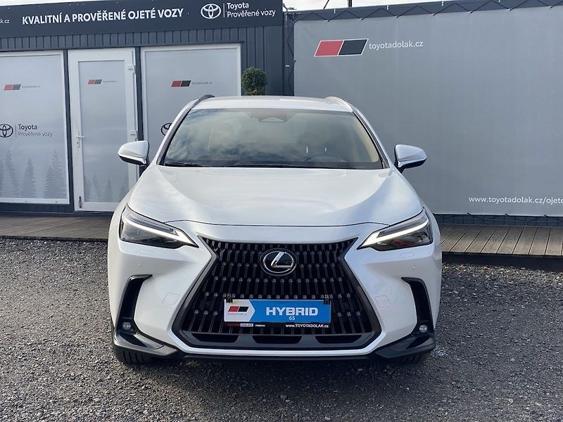 Lexus NX 350h 2.5HEV, ČR, ExecutiveTOP, 4x4 - fotka 2 z 40
