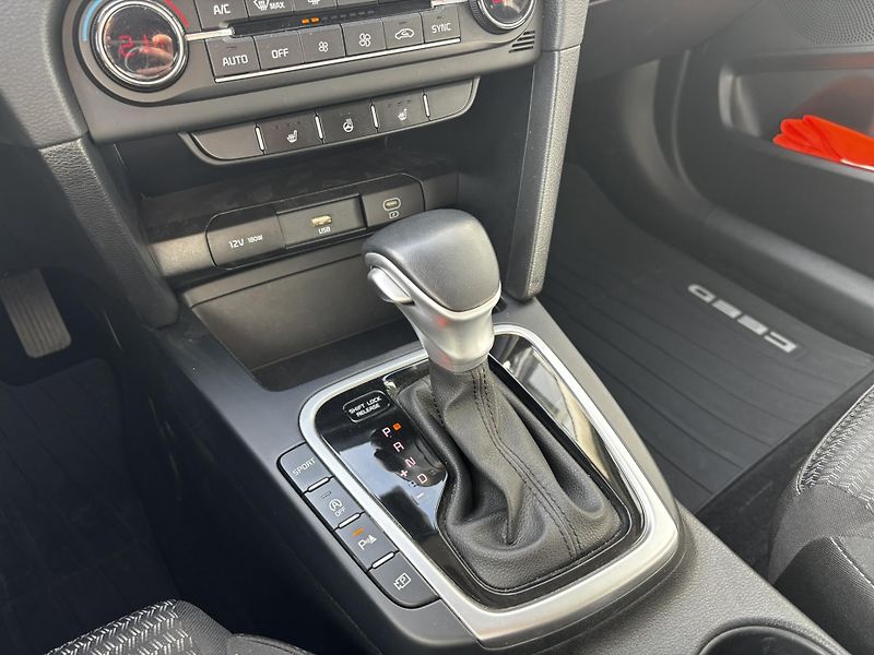 Kia Ceed (2023) SW Exclusive 1.5 T-GDI 118 kW - fotka 7 z 11