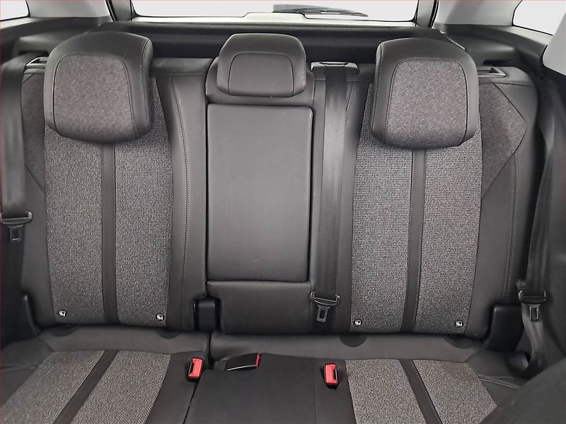 Peugeot 3008 (2017) 1.2 PureTech, Serv.kniha, Navi - fotka 10 z 19