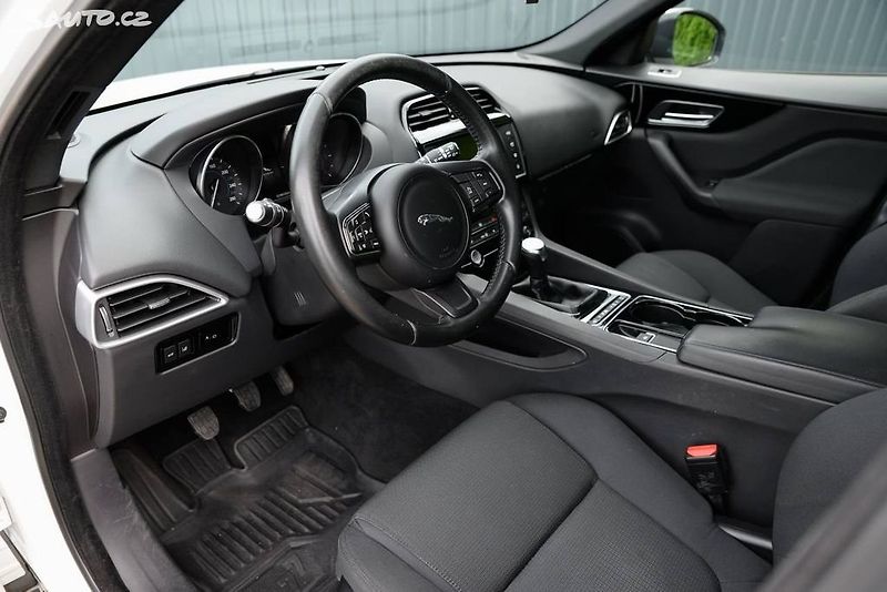 Jaguar F-Pace (2017) 2.0D  DPH - fotka 10 z 21