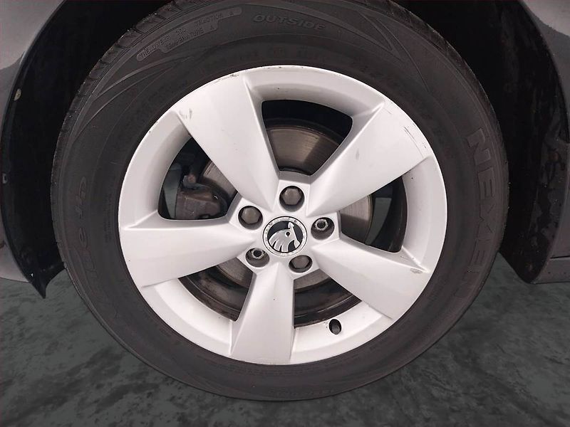 Škoda Rapid (2015) Ambition 1.2 TSI - fotka 14 z 17