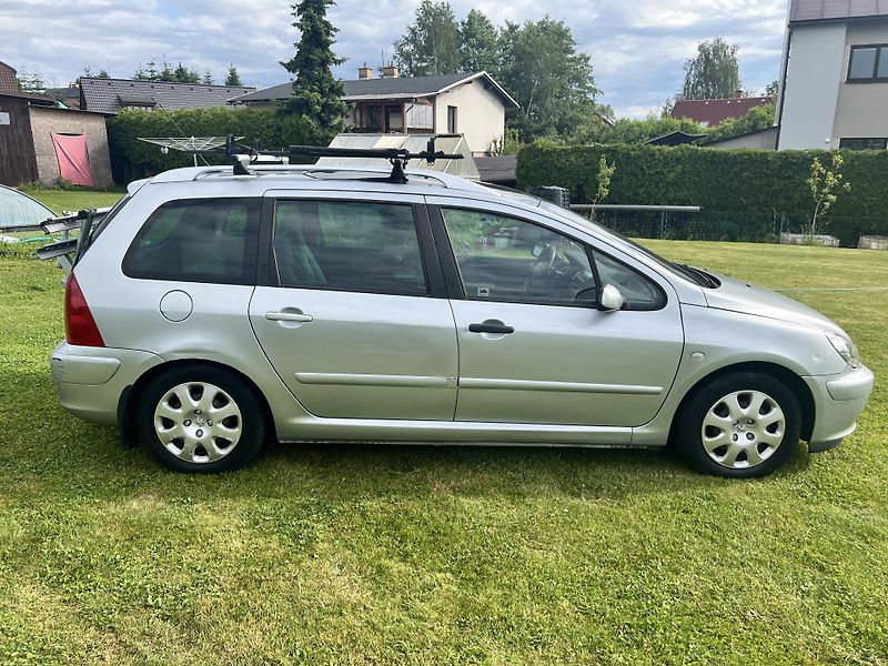 Peugeot 307 2.0HDI 66KW,PANORAMA,TZ,1MAJDR - fotka 8 z 46
