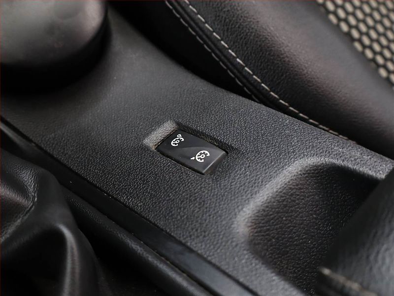 Renault Fluence (2012) 1.5 dCi, nová STK, rezervace - fotka 15 z 15