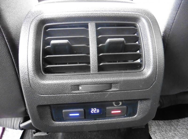 Volkswagen Touran 1.5 TSi Highline Navi - fotka 10 z 17