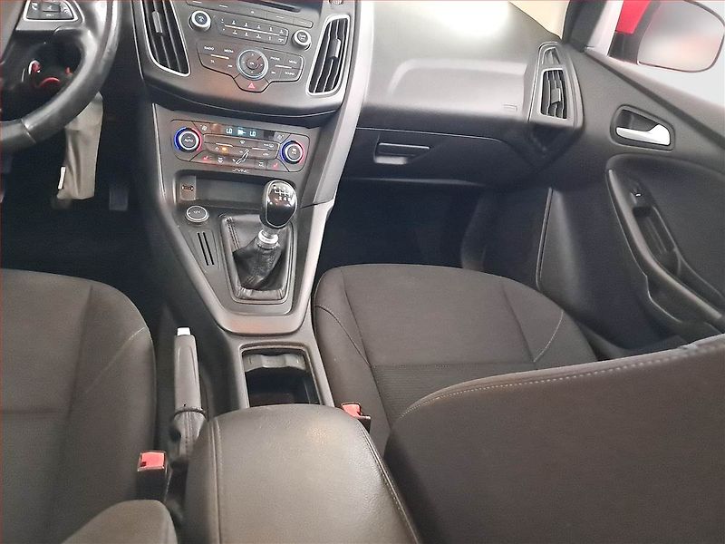 Ford Focus (2017) 1.5 TDCi, Tempomat - fotka 8 z 20