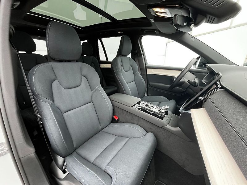 Volvo XC90 Plus Dark T8 AWD 335kW - fotka 18 z 31