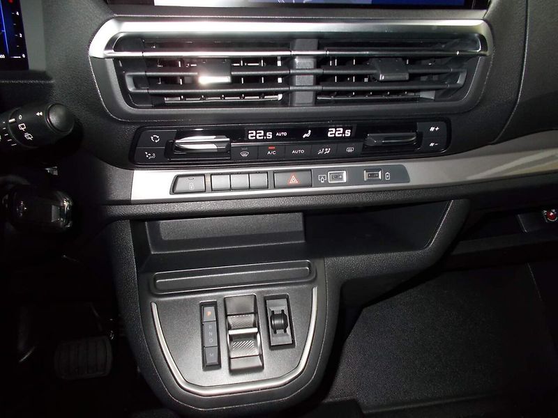 Opel Zafira (2026) L2 (L) Edition 2.2 CDTi (132kW - fotka 21 z 34