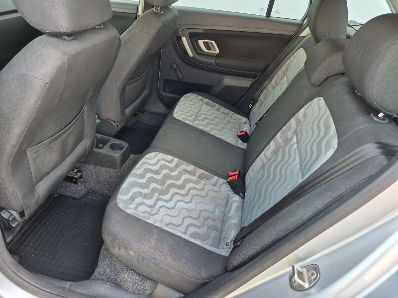Škoda Fabia (2009) Ambiente Plus 1.9 TDI 77kW Com - fotka 19 z 22
