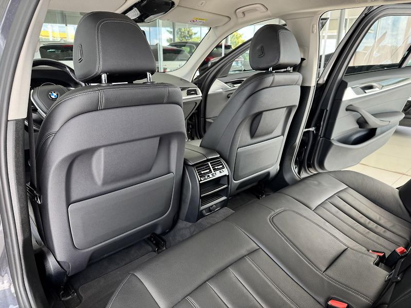 BMW Řada 5 530i xDrive*360Kam*KeyLess*TOP - fotka 17 z 45