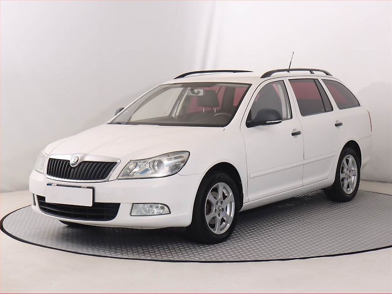 Škoda Octavia (2012) 1.6 TDI, Tempomat - fotka 2 z 16