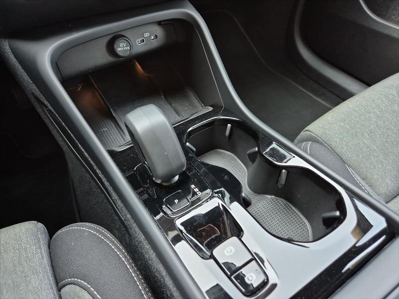 Volvo XC40 2,0 B3 Core - fotka 16 z 18