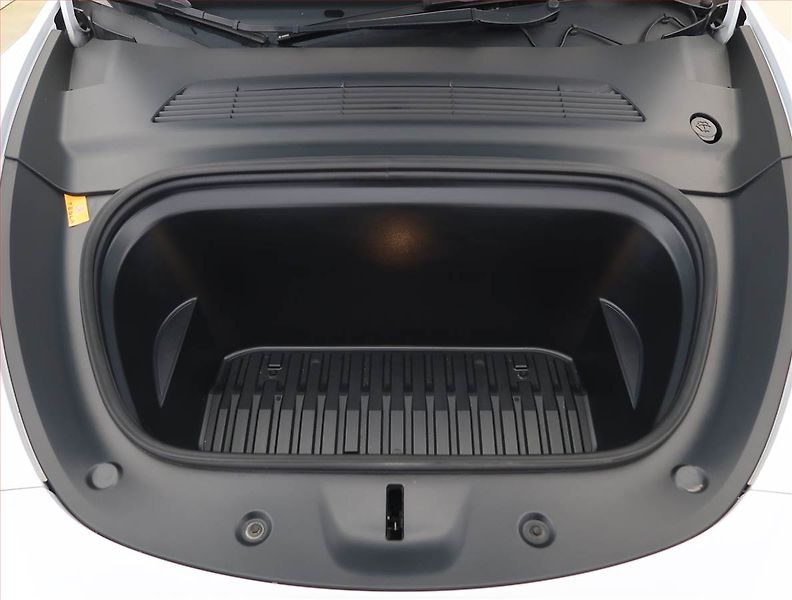 Tesla Model Y (2023) RWD LFP 60kWh, SoH 93% - fotka 29 z 31