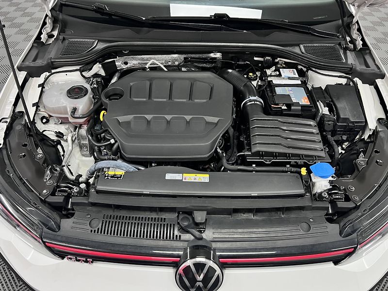 Volkswagen Golf GTI Clubsport 2.0 TSI 221 kW  - fotka 9 z 43
