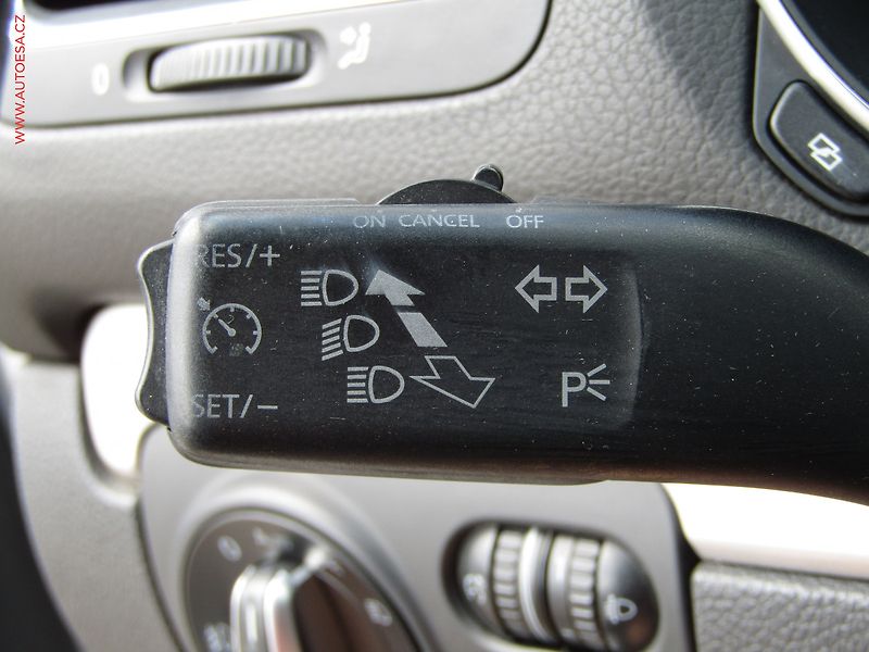 Volkswagen Golf (2008) 2.0TDi, Highline - fotka 13 z 17