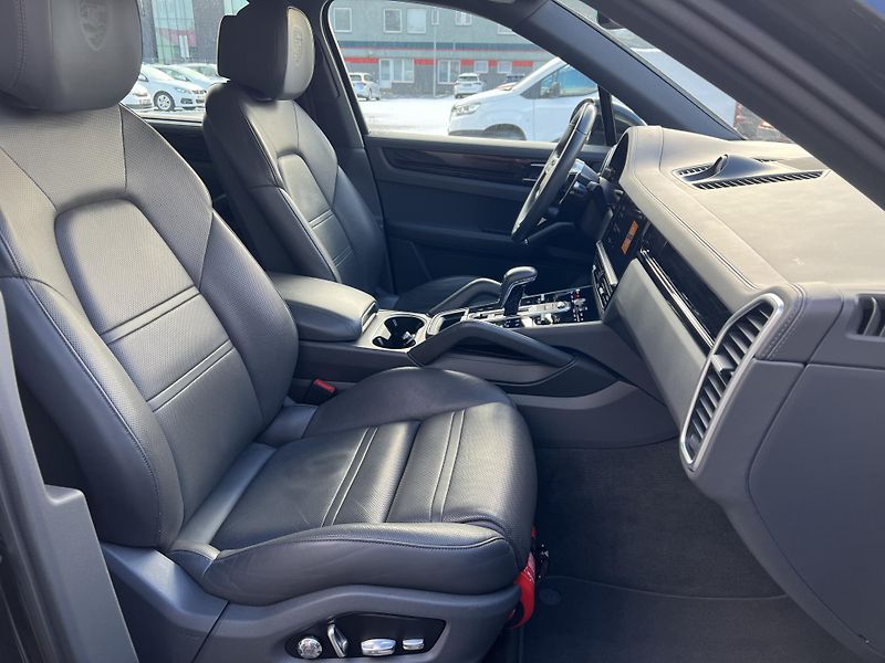 Porsche Cayenne (2018) 3.0i*V6*250KW*E-Hybrid - fotka 35 z 40