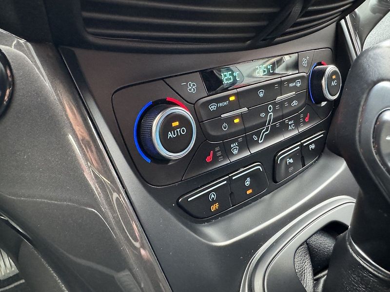 Ford C-MAX (2018) 1.5i Ecoboost Automat Xenony - fotka 9 z 48