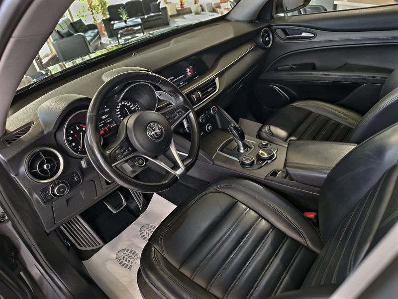 Alfa Romeo Stelvio 2.0 T 206kW Q4 FIRST EDITION - fotka 7 z 24