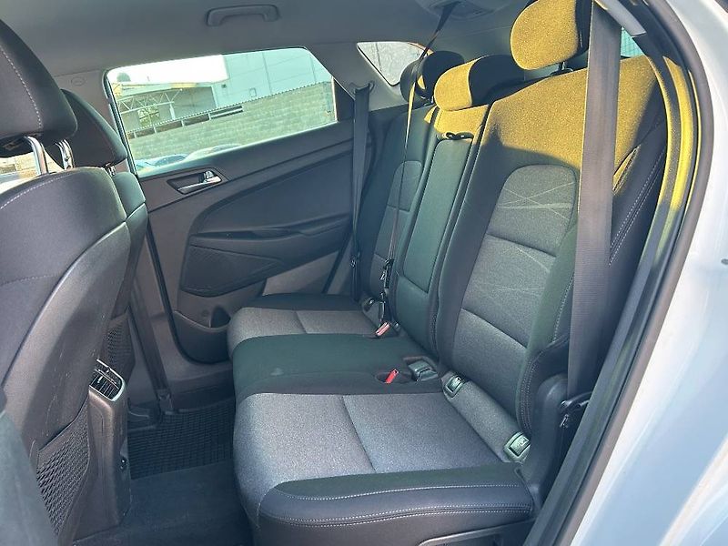 Hyundai Tucson 1,6 130 kw 1,6i - fotka 8 z 23