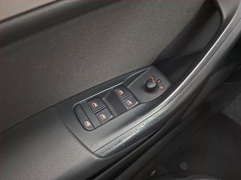 Audi Q3 (2013) 2.0 TDI, 4X4, Automat, Navi - fotka 16 z 16
