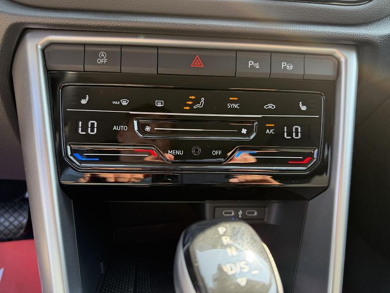 Volkswagen T-Roc 1,5 TSi/110kW LIFE - DSG,TZ,.. - fotka 33 z 64