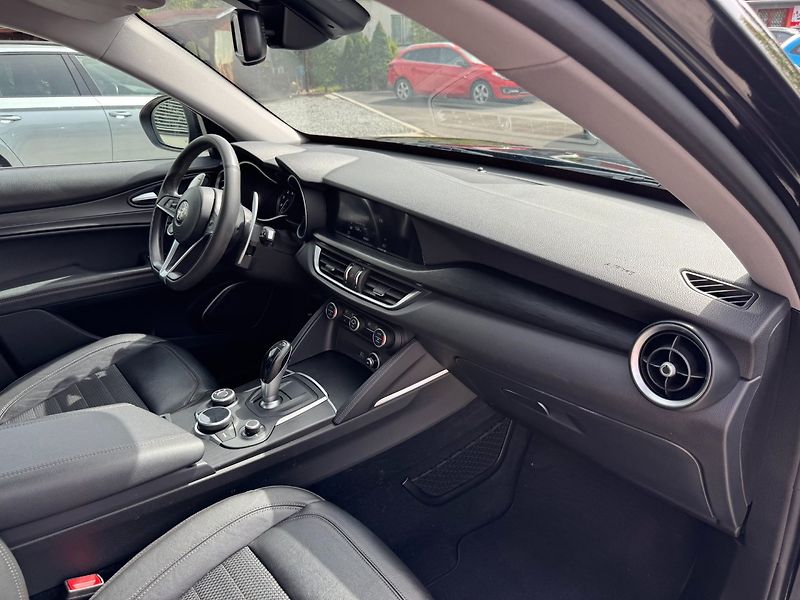 Alfa Romeo Stelvio (2018) 2.0 T 206 KW Q4 AT ZF8 SUPER - fotka 27 z 31