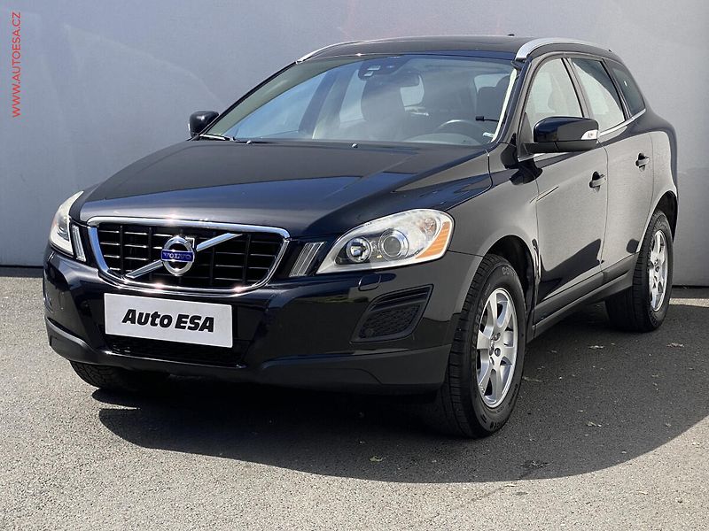 Volvo XC60 (2012) 2.4 D3 AWD, Summum, AT, +ALU - fotka 3 z 19