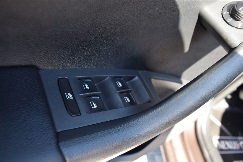Škoda Octavia 2,0 TDI 110KW DSG TAŽNÉ NAVI - fotka 27 z 47