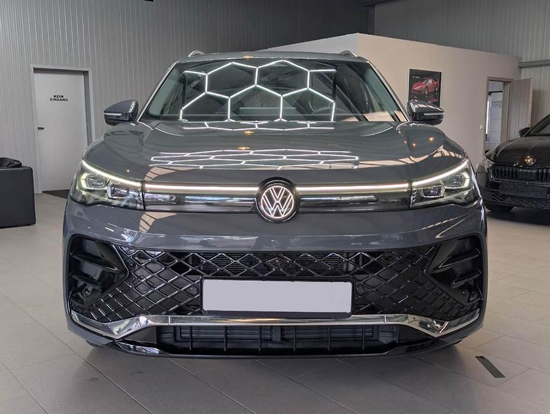 Volkswagen Tiguan TDI 4M R-Line HuD IQ Pano 360 - fotka 2 z 28