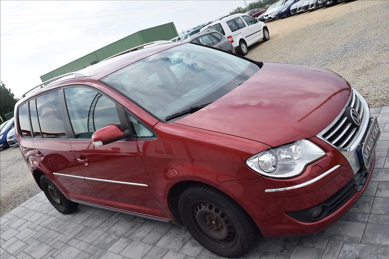 Volkswagen Touran 1,9 TDI 77KW AUTOMAT PO STK - fotka 4 z 46