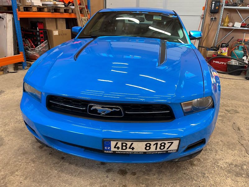 Ford Mustang (2010) 4,0 L manuální převodovka - fotka 1 z 15