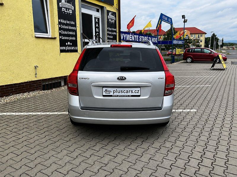 Kia Ceed 2,0 CRDi(103kW)*STK DO 8/2028* - fotka 4 z 15