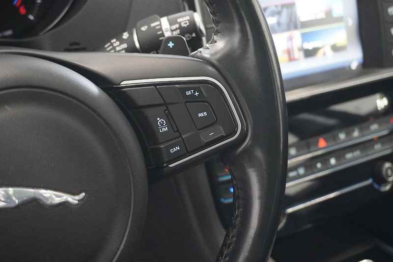Jaguar F-Pace 3.0D 221 kW 4x4 AUTOMAT 8st. - fotka 19 z 36